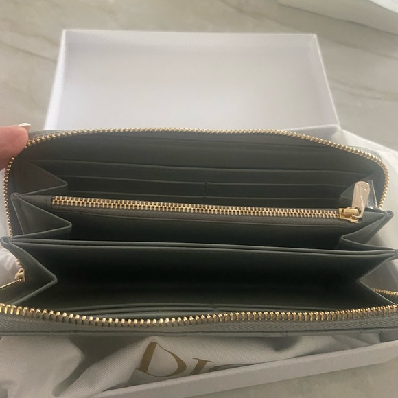 Authentic Dior Voyageur patent Cannage zip around Wallet gray - Picture 7 of 11